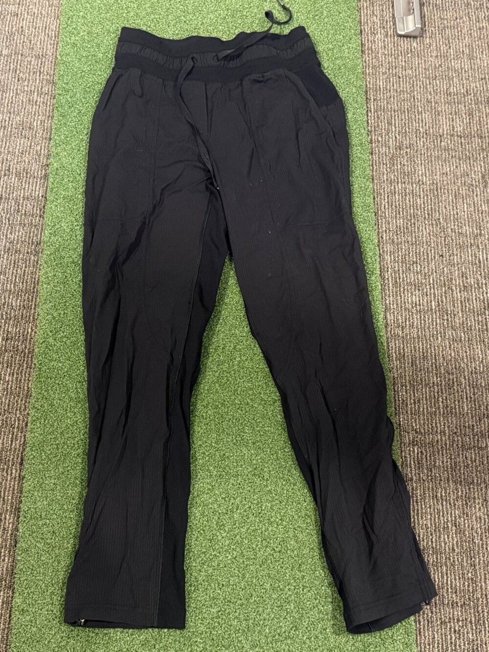 Lululemon Womens jogger / casual pants - Size 2